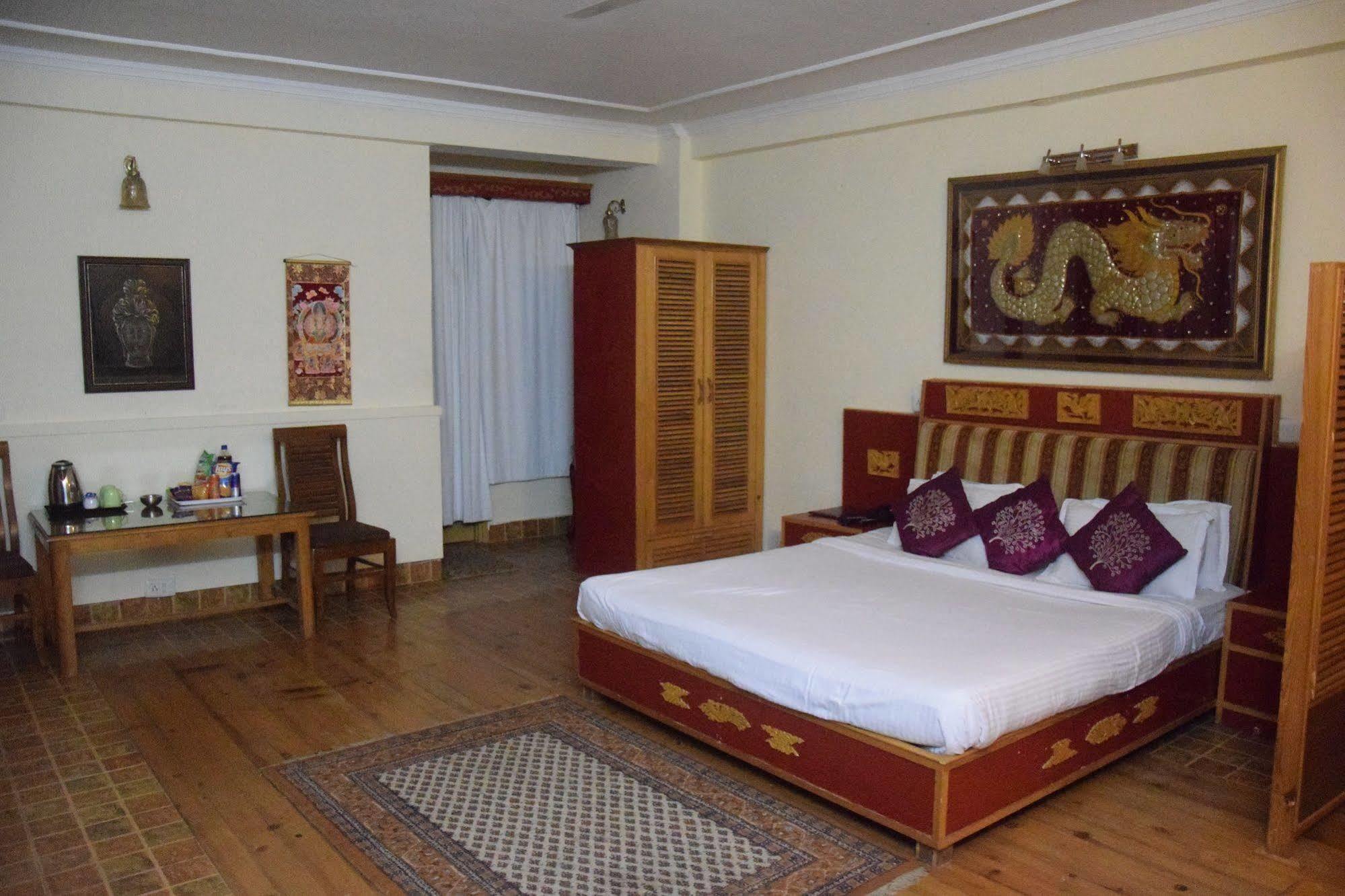 Una Comfort Nandini Hotel Dharamshala Ngoại thất bức ảnh